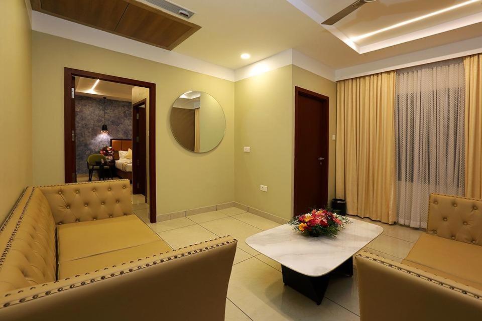 Hotel New York Square Kottayam Zewnętrze zdjęcie