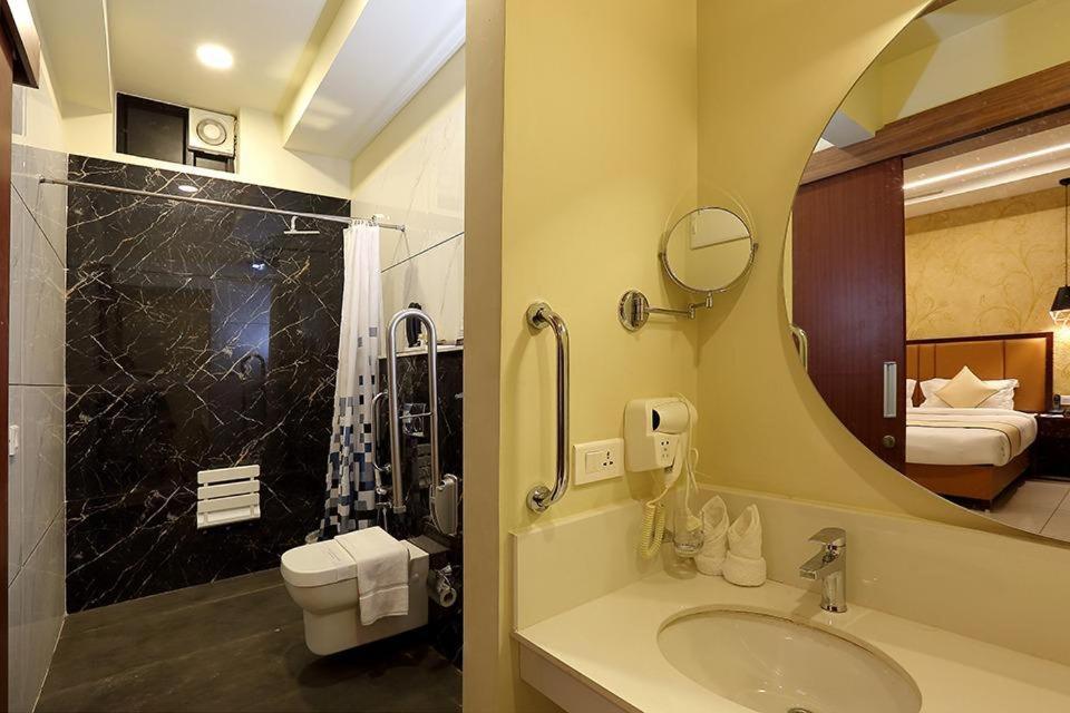 Hotel New York Square Kottayam Zewnętrze zdjęcie