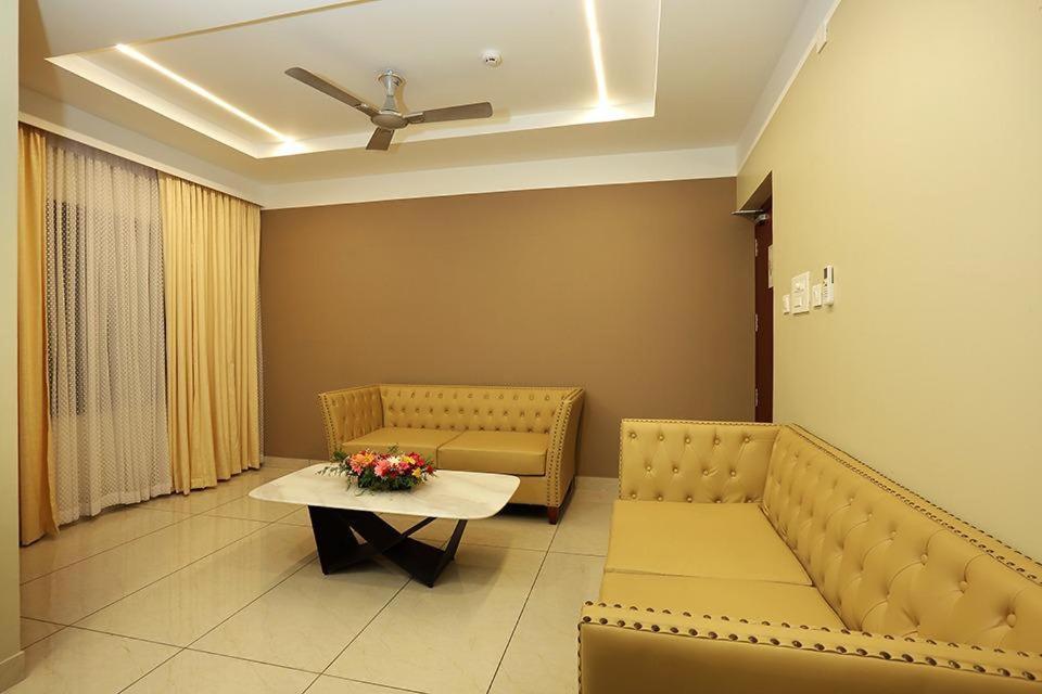 Hotel New York Square Kottayam Zewnętrze zdjęcie