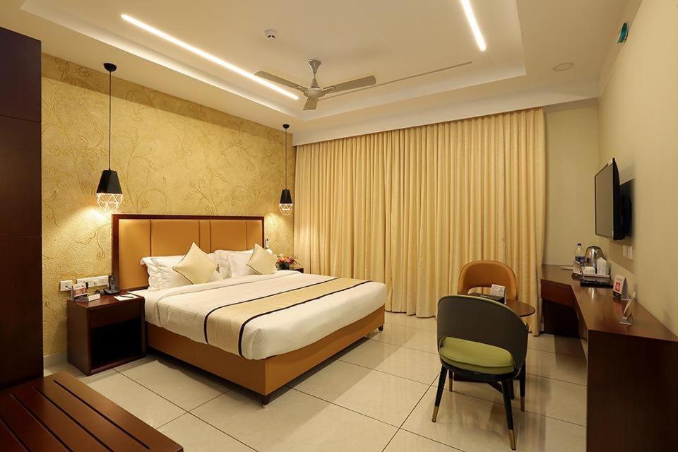 Hotel New York Square Kottayam Zewnętrze zdjęcie