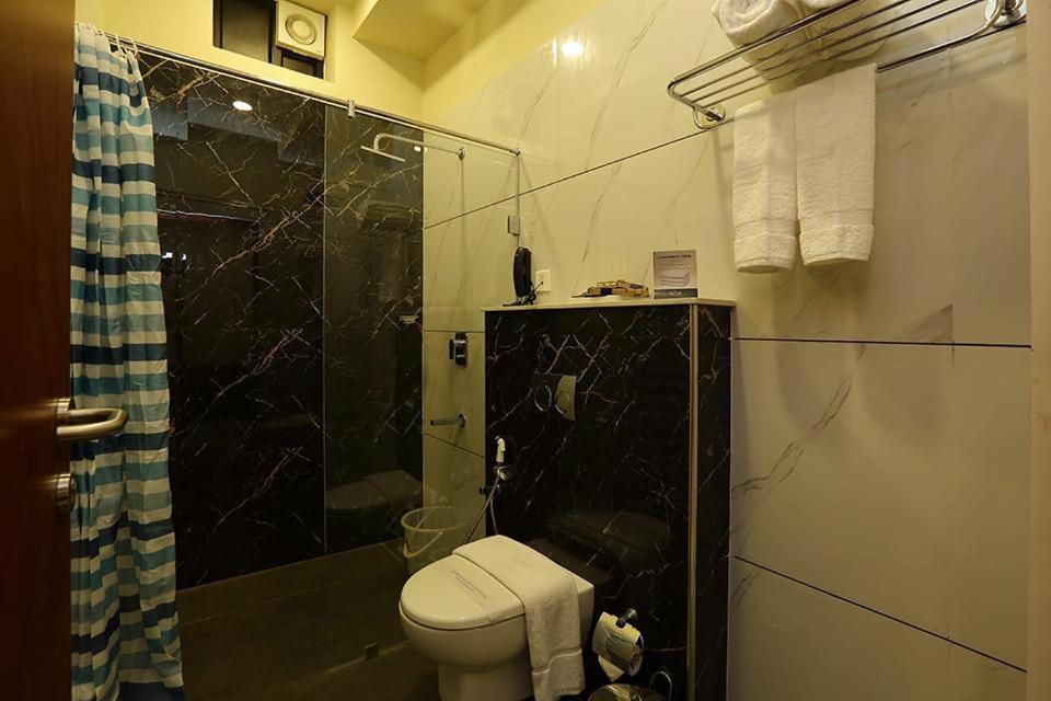 Hotel New York Square Kottayam Zewnętrze zdjęcie