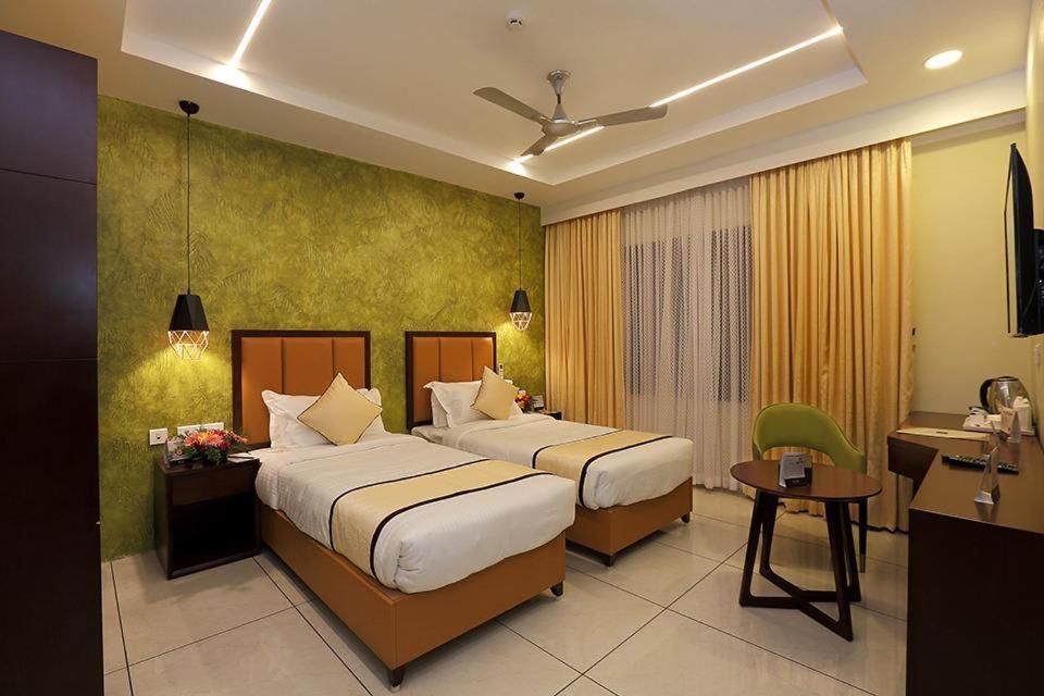 Hotel New York Square Kottayam Zewnętrze zdjęcie