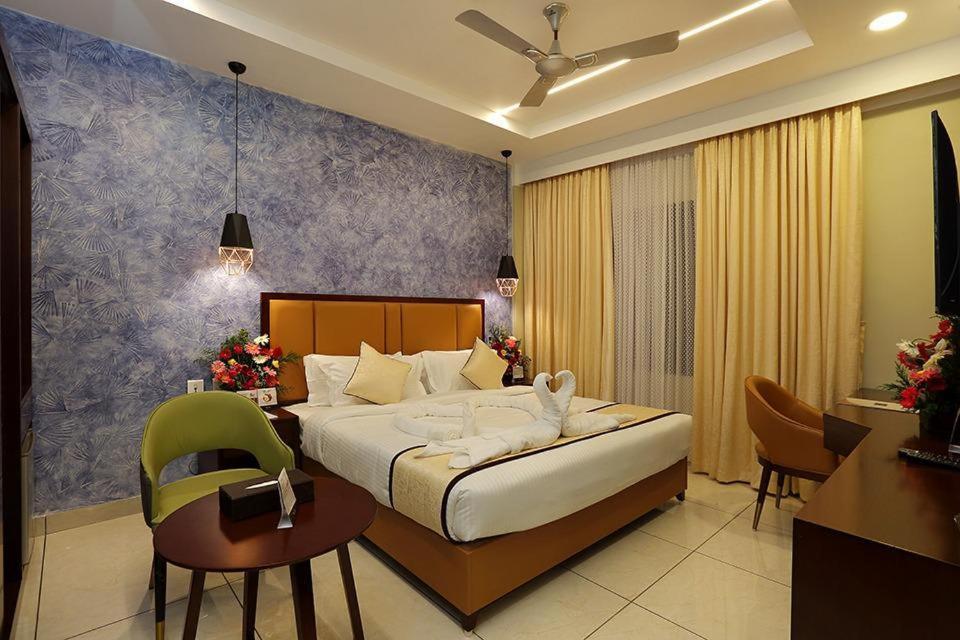Hotel New York Square Kottayam Zewnętrze zdjęcie