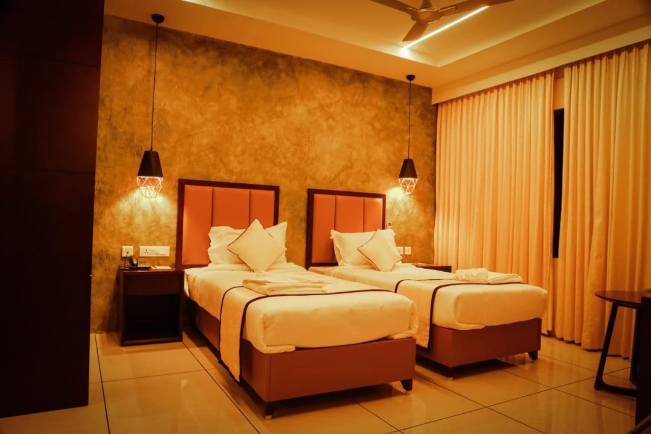 Hotel New York Square Kottayam Zewnętrze zdjęcie