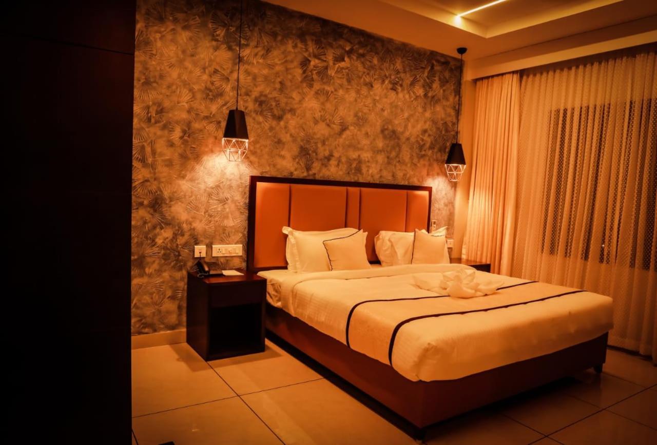 Hotel New York Square Kottayam Zewnętrze zdjęcie