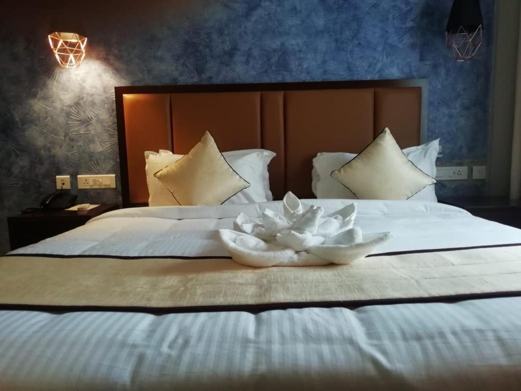 Hotel New York Square Kottayam Zewnętrze zdjęcie