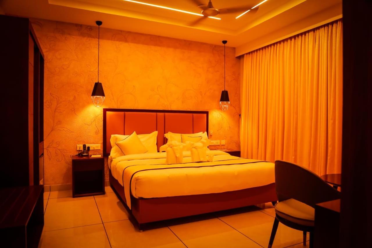 Hotel New York Square Kottayam Zewnętrze zdjęcie