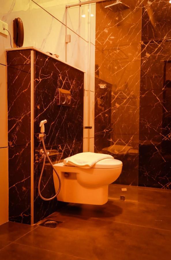 Hotel New York Square Kottayam Zewnętrze zdjęcie
