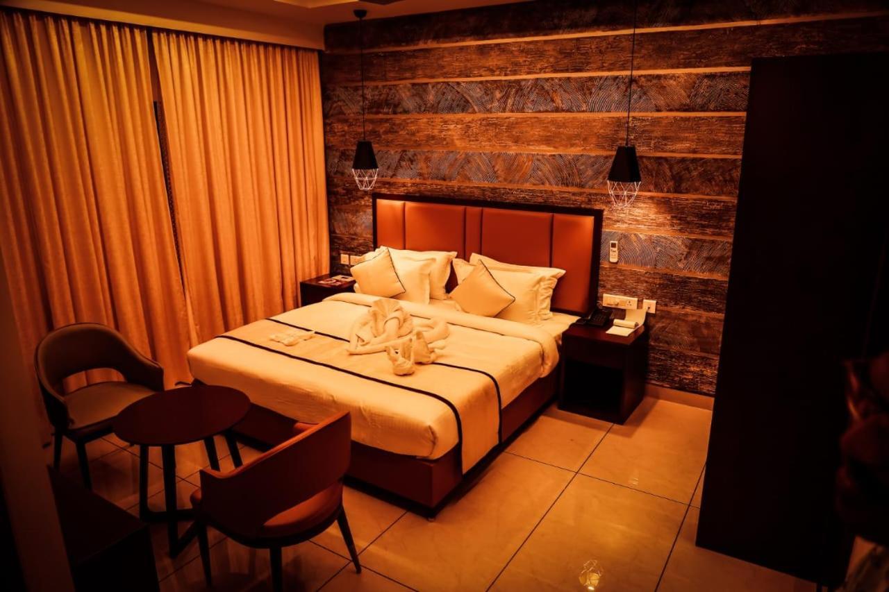 Hotel New York Square Kottayam Zewnętrze zdjęcie